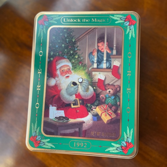 SET of TEN vintage Oreo Tins from 1990-1995 - Picture 9 of 11